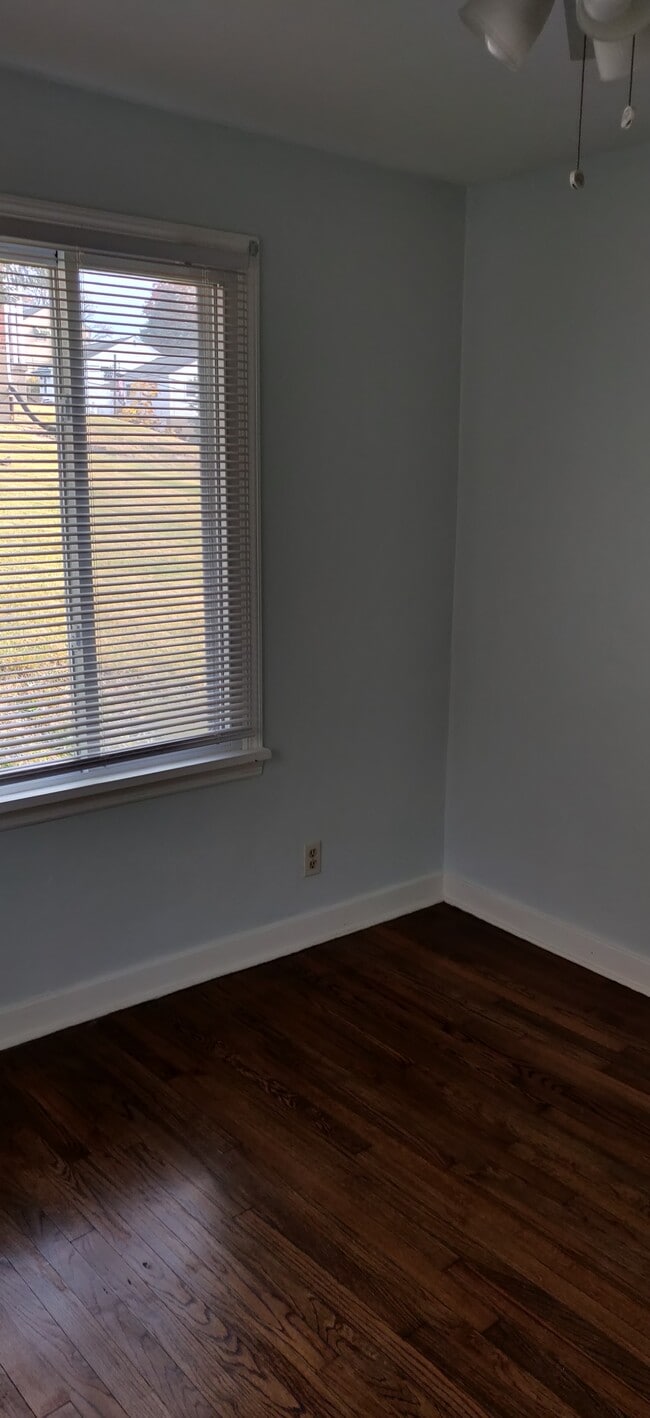 Photo - 595 Sarah St House