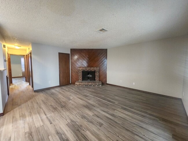 Building Photo - Cute 2 bedroom Duplex near OBU