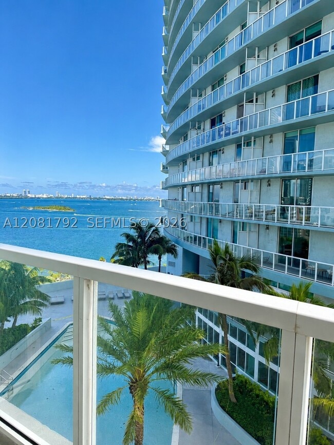 Building Photo - 1900 N Bayshore Dr