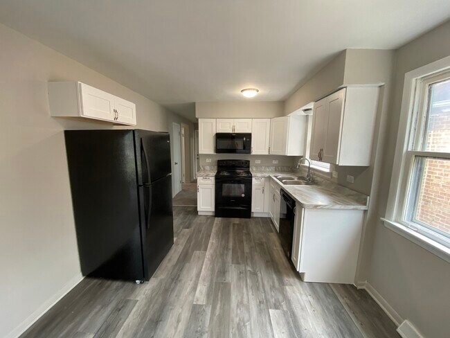 Foto del edificio - 483 W 15th Pl