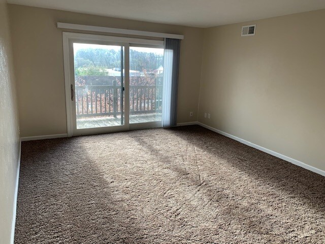 living room - 1668 Brownstone Blvd
