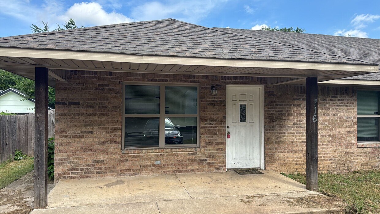 Foto principal - 714 A St NE
