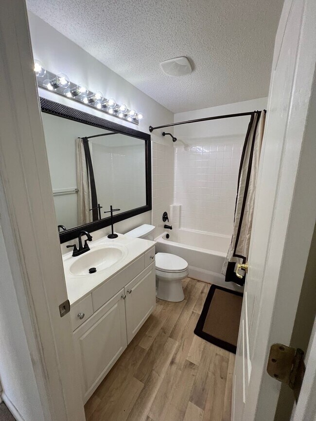 Building Photo - PROVIDENCE POINTE