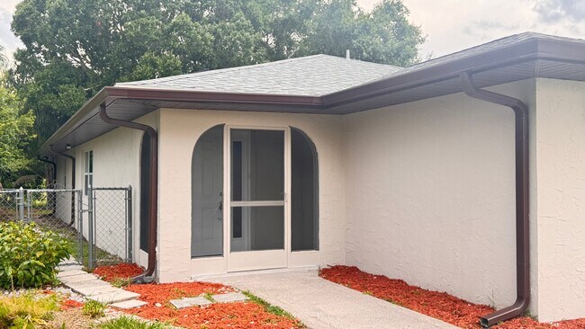 Foto del edificio - 3252 Golfview Rd