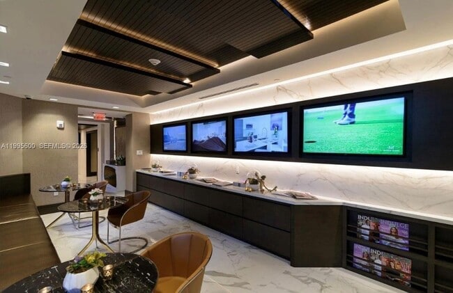 Foto del edificio - 301 Altara Ave