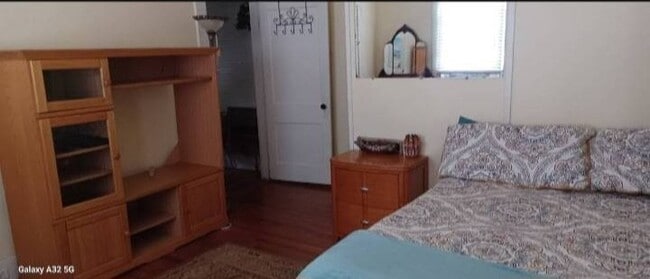 Building Photo - 1023 E Comanche Ave