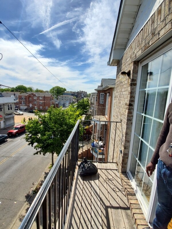 Foto del edificio - 337-341 Hawthorne Ave