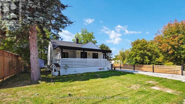 Building Photo - 242 Muriel St