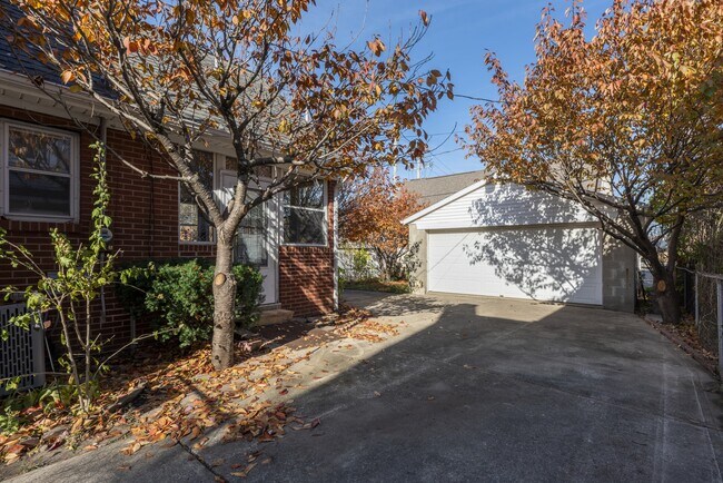 Foto del edificio - 28 E Jeffrey Pl