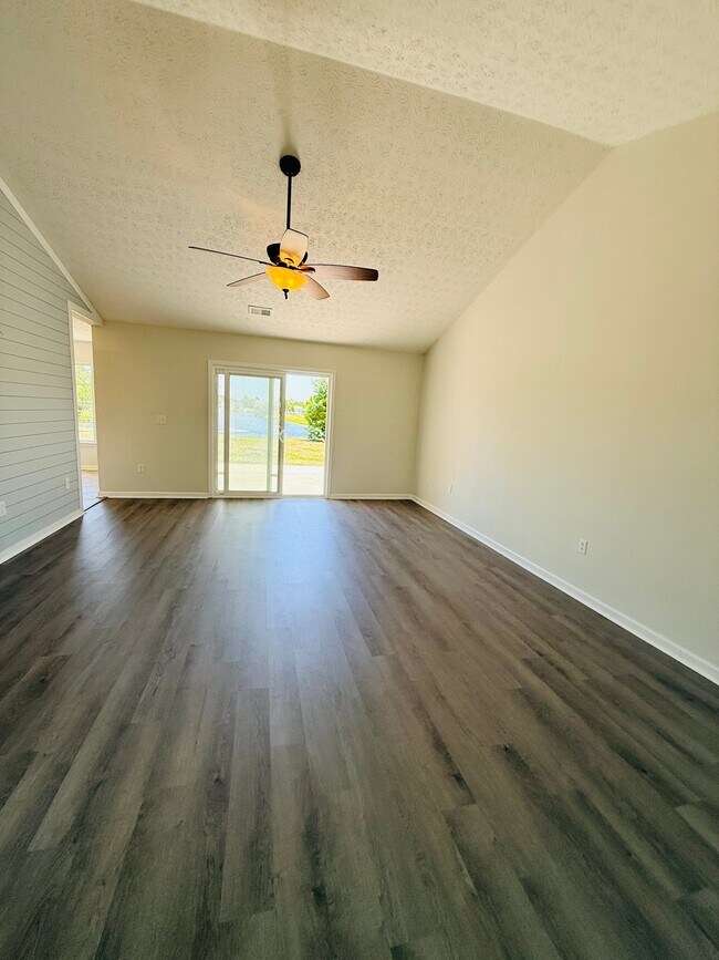 Foto del edificio - 4387 Heartwood Ln