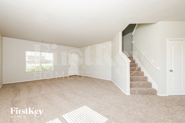 Foto del edificio - 7212 Meadow Lake Dr