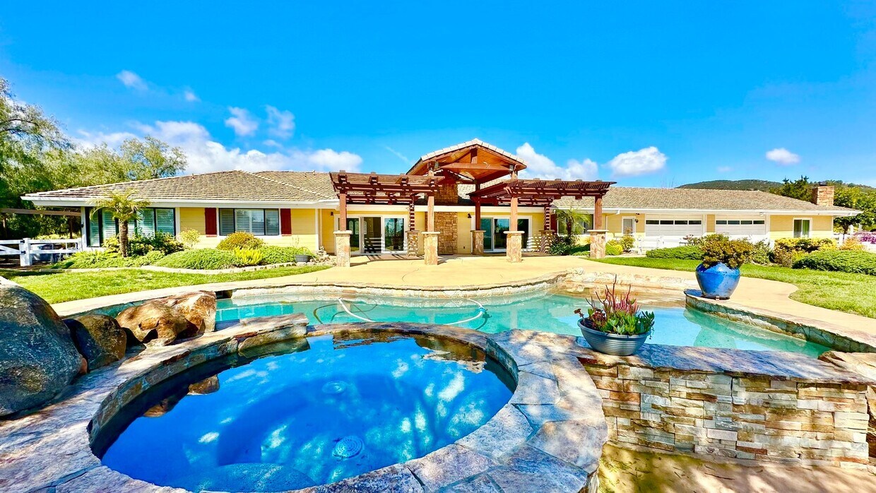 Primary Photo - Stunning Custom Single-Story Home in Beaut...
