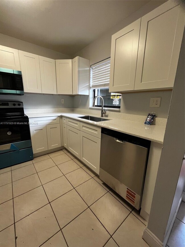 Foto del edificio - 3158 Coral Springs Dr
