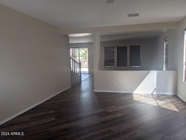 Foto del edificio - 17005 W Rimrock St