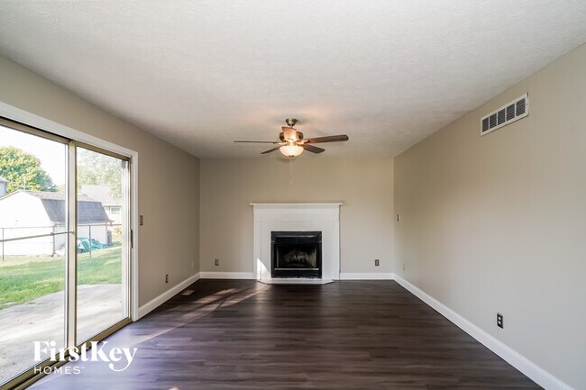 Foto del edificio - 10145 Park Valley Dr