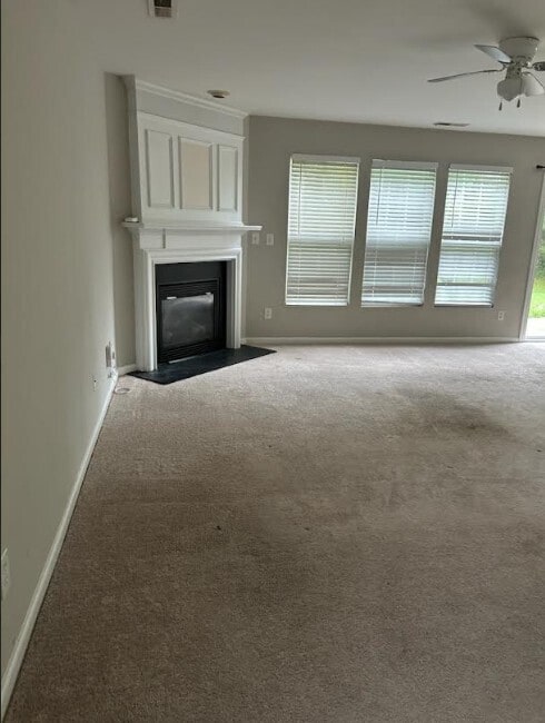 Building Photo - Stunning 4-bedroom, 2.5-bathroom home loca...