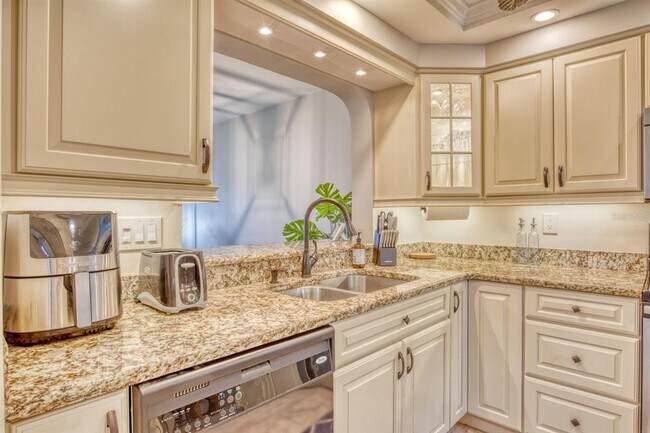 Foto del edificio - 5640 Golf Pointe Dr