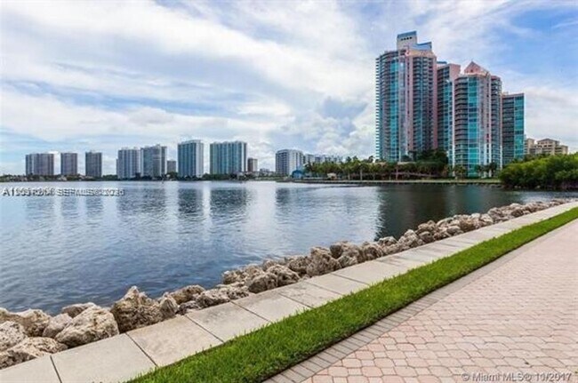 Building Photo - 3500 Mystic Pointe Dr