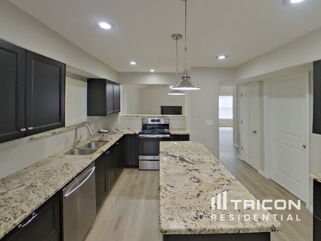 Building Photo - 528 Emberwood Dr
