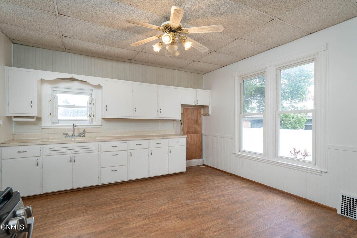 Foto principal - 1204 2nd St NW