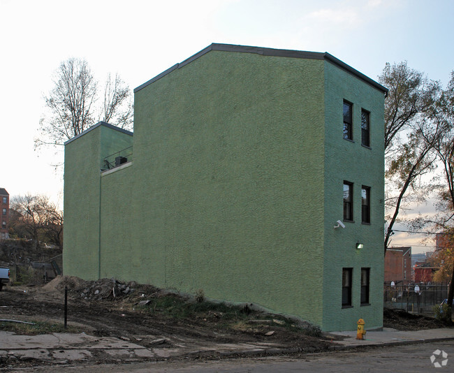 Building Photo - Antique Mulberry Apartments