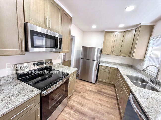 Building Photo - 831 4th Terrace W