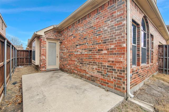 Foto del edificio - 9205 Regal Oaks Dr