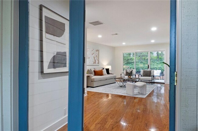Foto del edificio - 4198 Lake Rill Ct