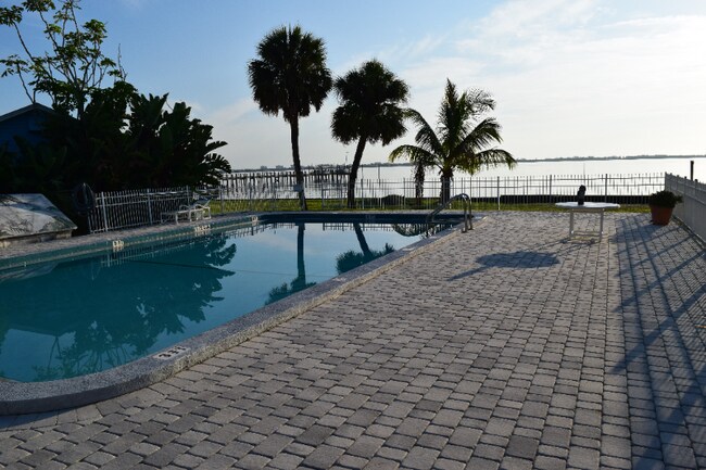 Building Photo - 2625 NE Indian River Dr