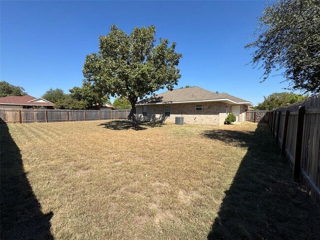 Building Photo - 407 Bent Wood Dr