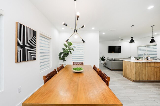 Building Photo - 425 Deer Path Lp