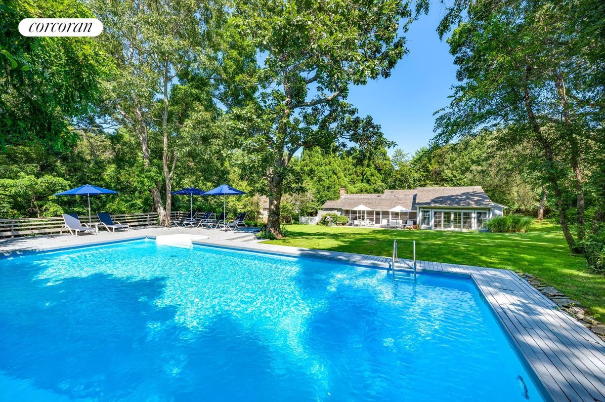 Primary Photo - 31 Wainscott Stone Road