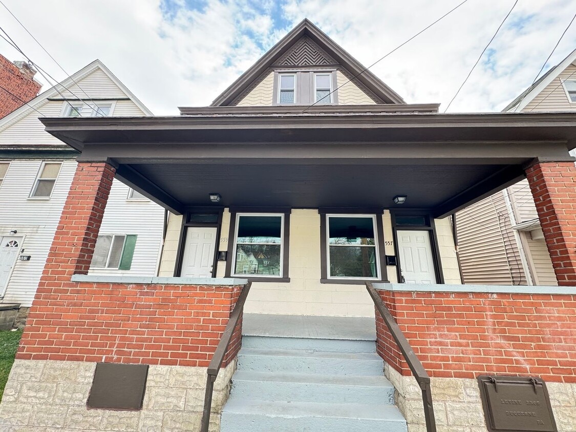 Renovated 3/1 Duplex In The Heart Of Pitcairn!! Available January 10th! - Renovated 3/1 Duplex In The Heart Of Pitcairn!! Available January 10th!