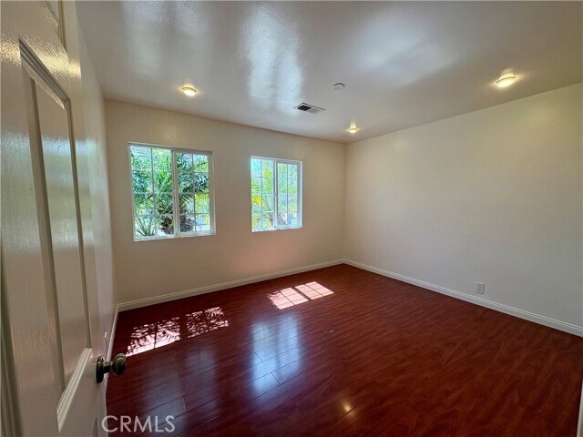 Foto del edificio - 5421 W 120th St