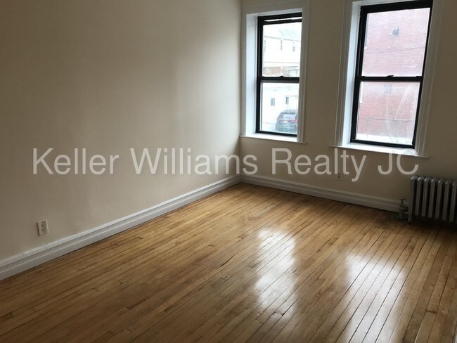 Building Photo - 2171 Bruckner Blvd
