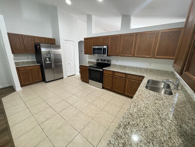 Building Photo - 3 Bedroom/2 Bathroom SFH in Lake Griffen E...