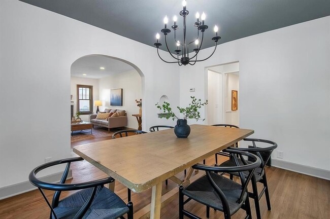 Building Photo - 3 bedroom 1 bath home in College Hill