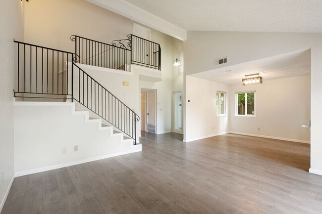 Building Photo - 9417 Aizenberg Cir