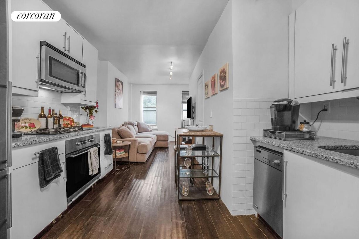 Primary Photo - 317 E 73rd St
