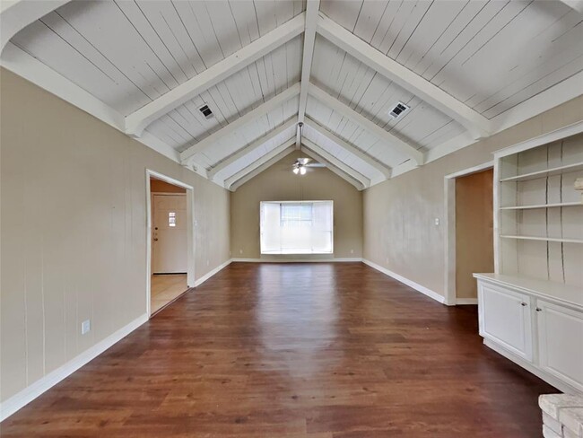 Building Photo - 6002 Raza Rd
