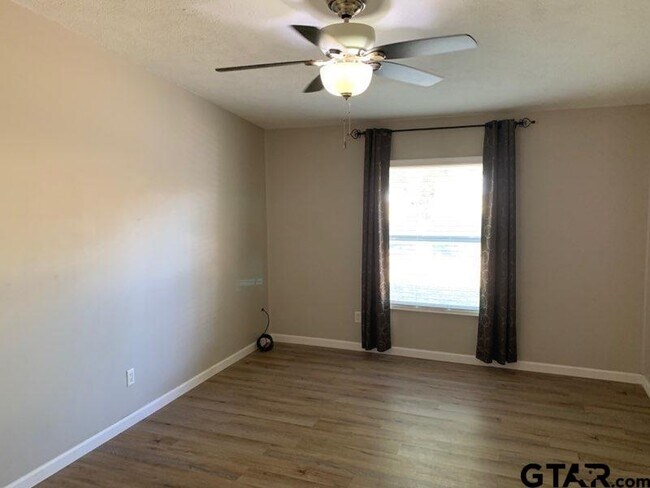 Building Photo - 144 Concho-