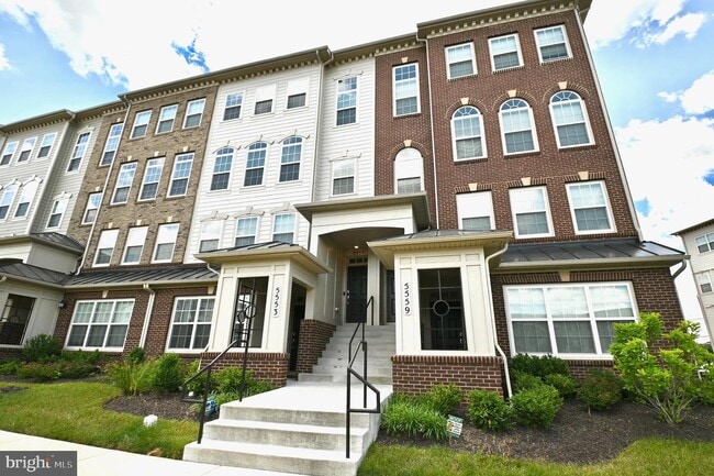 Building Photo - 5555 Lanteen St