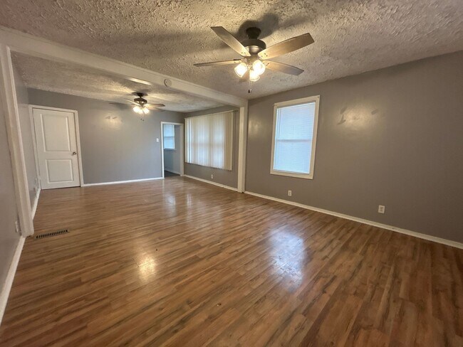 Foto del edificio - Charming 2-Bedroom, 1-Bathroom Home in South Bend