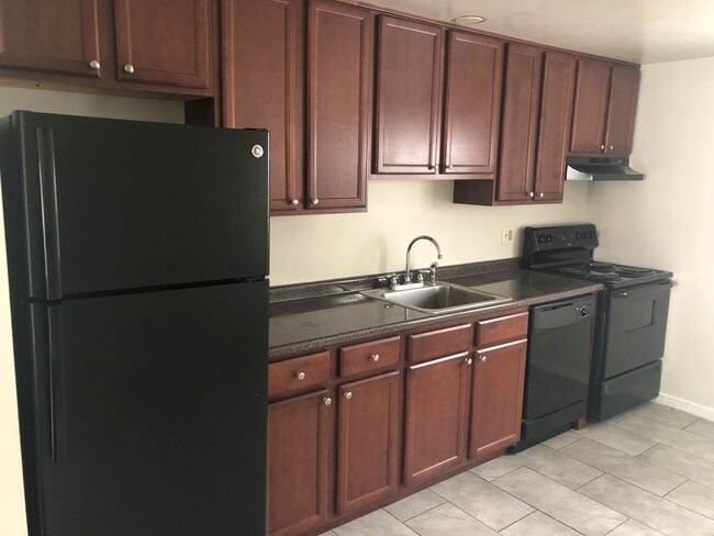 Colonial Court Apartments - East Hartford, CT | Apartments.com
