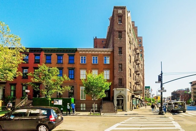 Building Photo - 12 Perry St