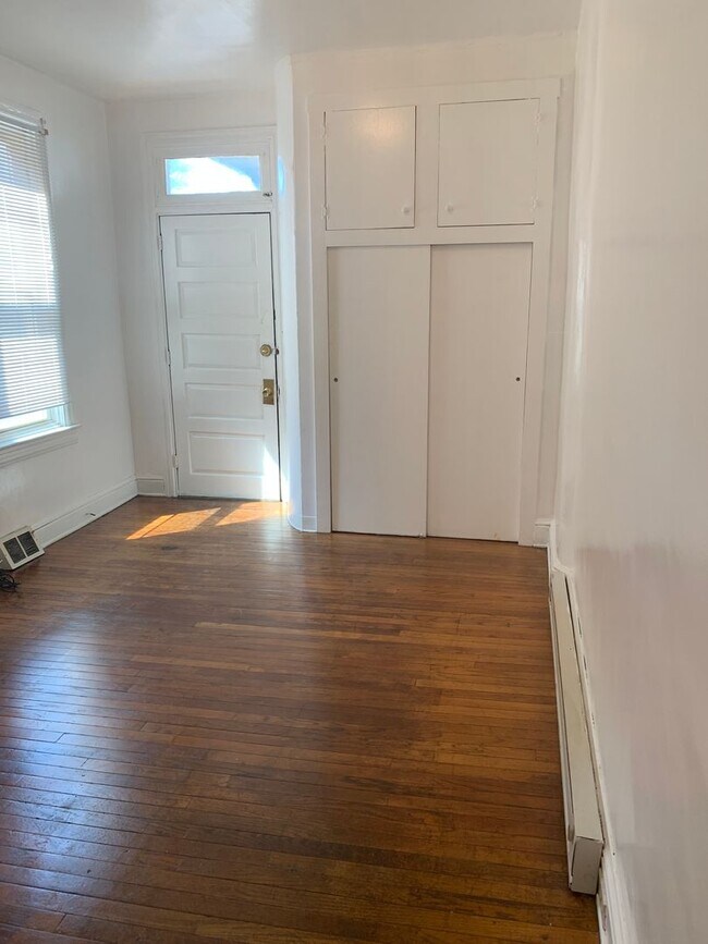 Building Photo - 1st floor apartment West End of York City ...