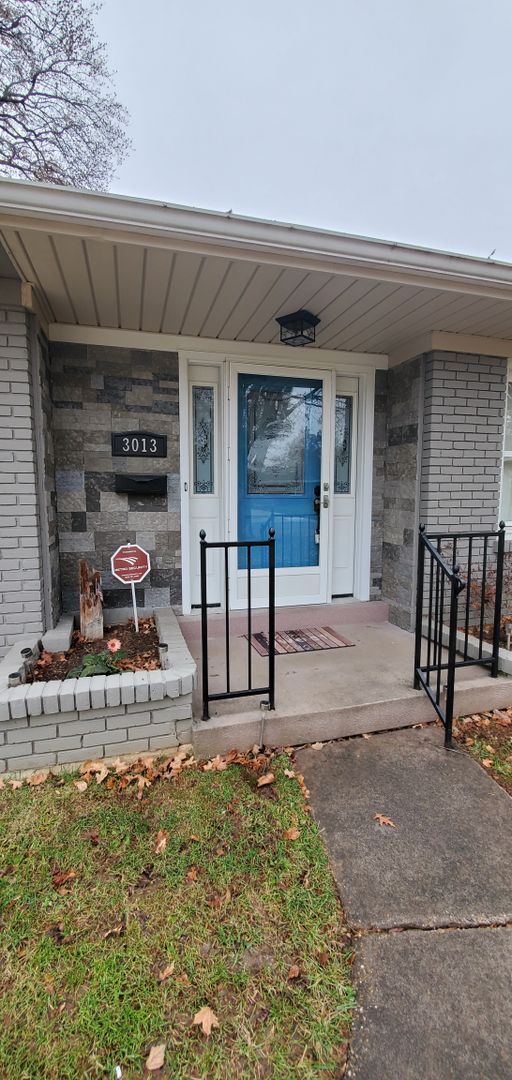 Foto del edificio - Don't Scroll Past This One!  Renovated, Brick Ranch. 3 Bedrooms, 2 FULL Bathrooms, Basement, Garage!