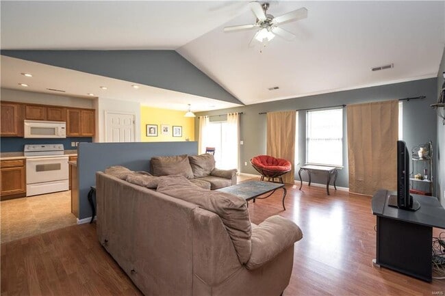 Building Photo - Home in Pioneer Ridge – Pet Friendly & Min...