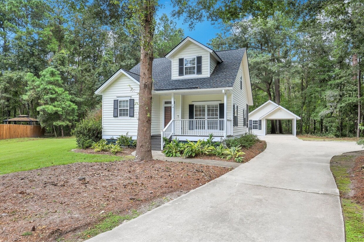 Primary Photo - Cottage in Richmond Hill City Limits