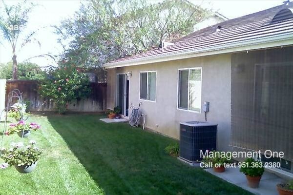 Foto del edificio - 924 Eaglesnest Dr